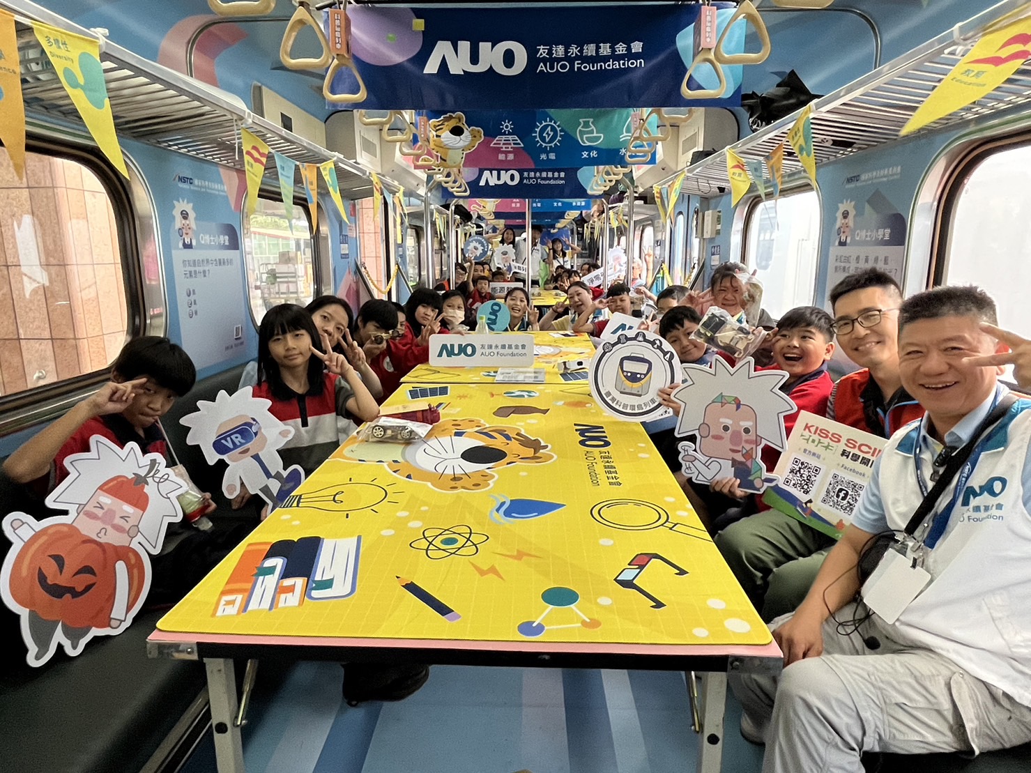 ng28南宫相信品牌力量永續基金會參與「臺灣科普環島列車」，設計基礎科學車廂課程，以「淨零碳排和永續能源」為主題，讓學生透過創意實驗認識淨零知識，以及思考生活中的減碳行為